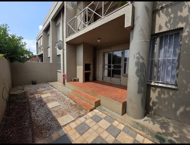 3 BEDROOM TOWNHOUSE FOR SALE IN MAGALIESKRUIN